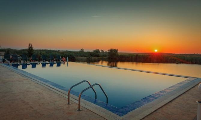 Sunny Deluxe Apartment Cosmopolis Stefanestii de Jos Экстерьер фото